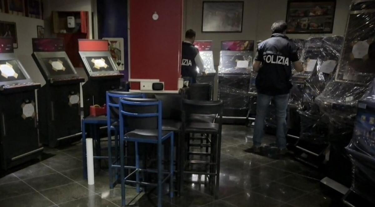 Catania: sequestrati 14 apparecchi da gioco non conformi in un circolo del centro - 
