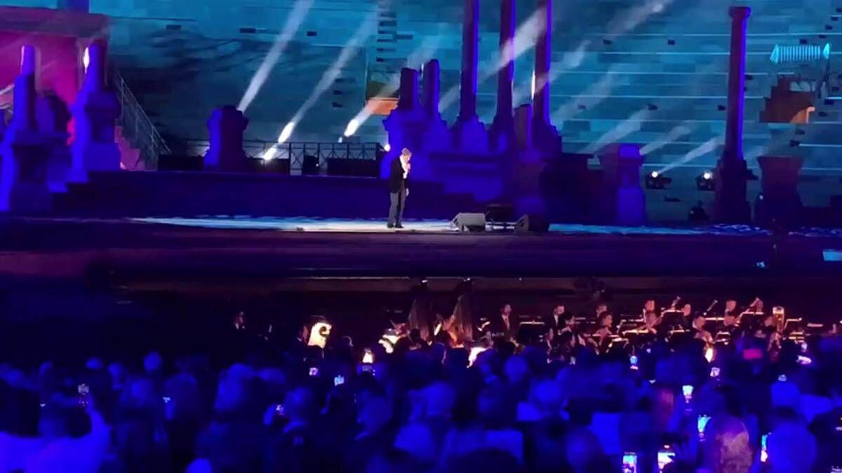 Gianni Morandi canta 'Caruso', omaggio a Dalla all'Arena di Verona - 