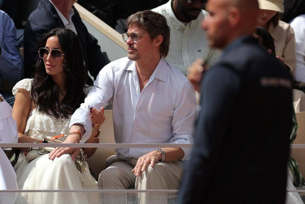 Brad Pitt spettatore al Roland Garros, in tribuna con la fidanzata Ines de Ramon - 