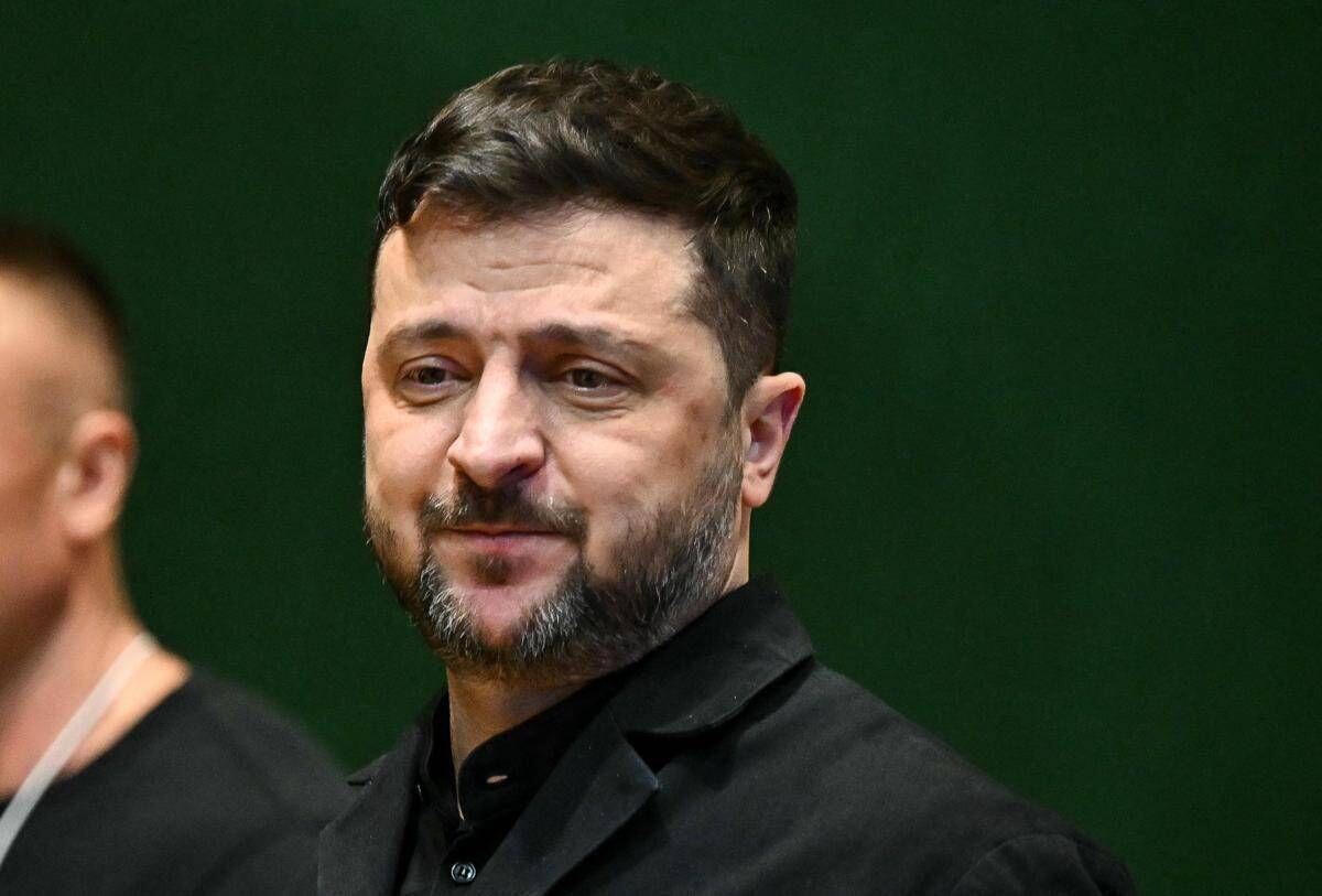 Ucraina, due morti per raid russi: Zelensky a Londra vede Macron, Merz e Starmer - 