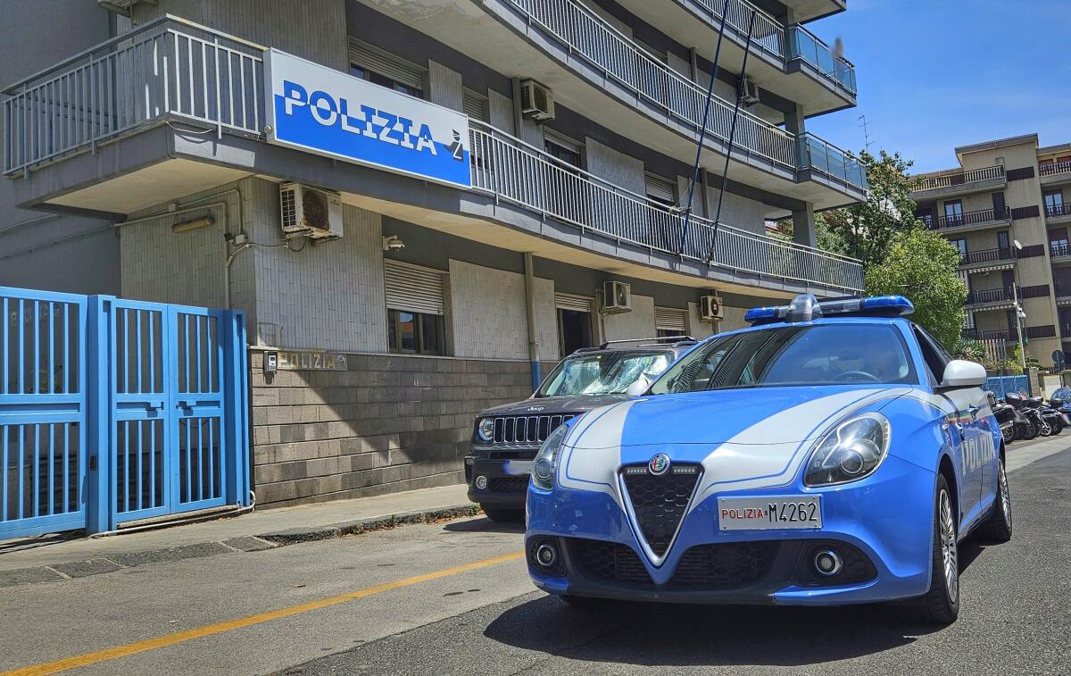 Aggredisce e perseguita l'ex a Catania: 25enne denunciato per rapina e atti persecutori - 