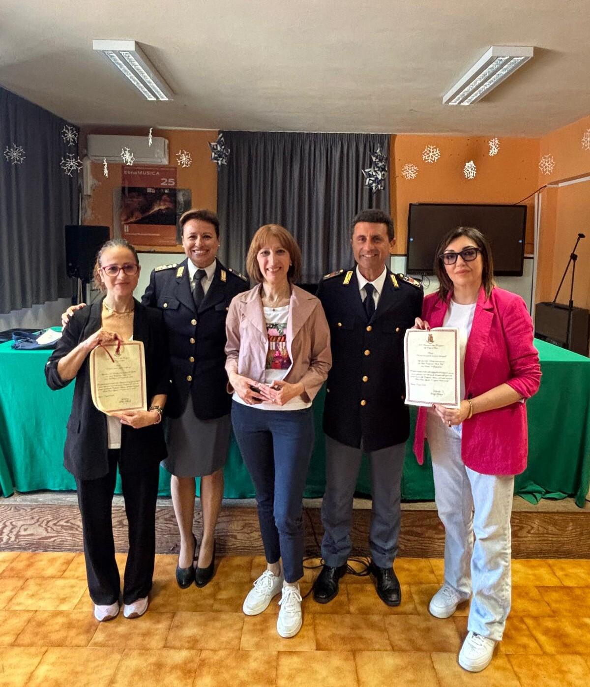 Polizia di Stato premia studenti di Linguaglossa e Castiglione per il progetto “PretenDiamo Legalità” - 