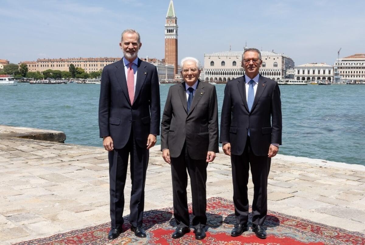 Mattarella a Venezia: «L'IA è pervasiva, offre opportunità ma può aumentare le disuguaglianze» - 