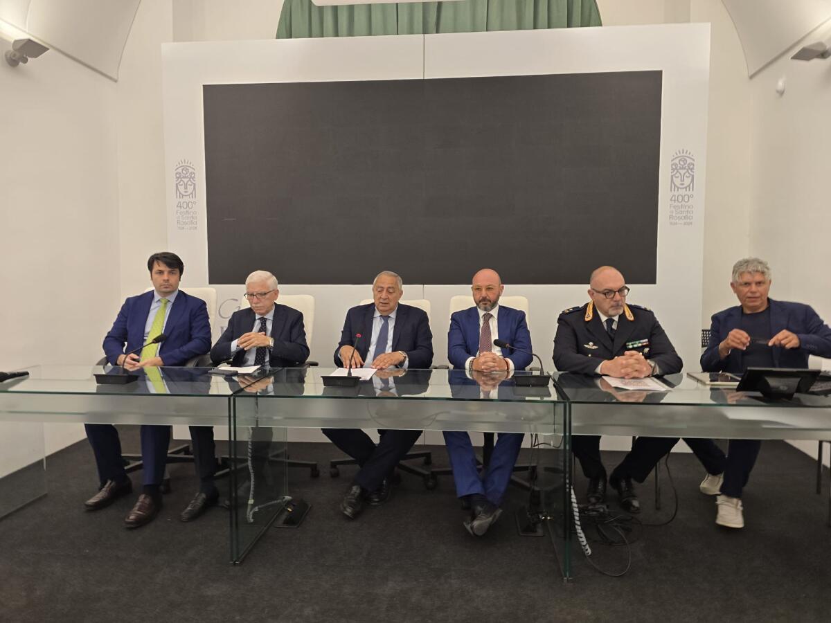 Simel, il Comune presenta la piattaforma che permette alle forze dell’ordine di leggere i dati degli esercizi tramite QR code - 