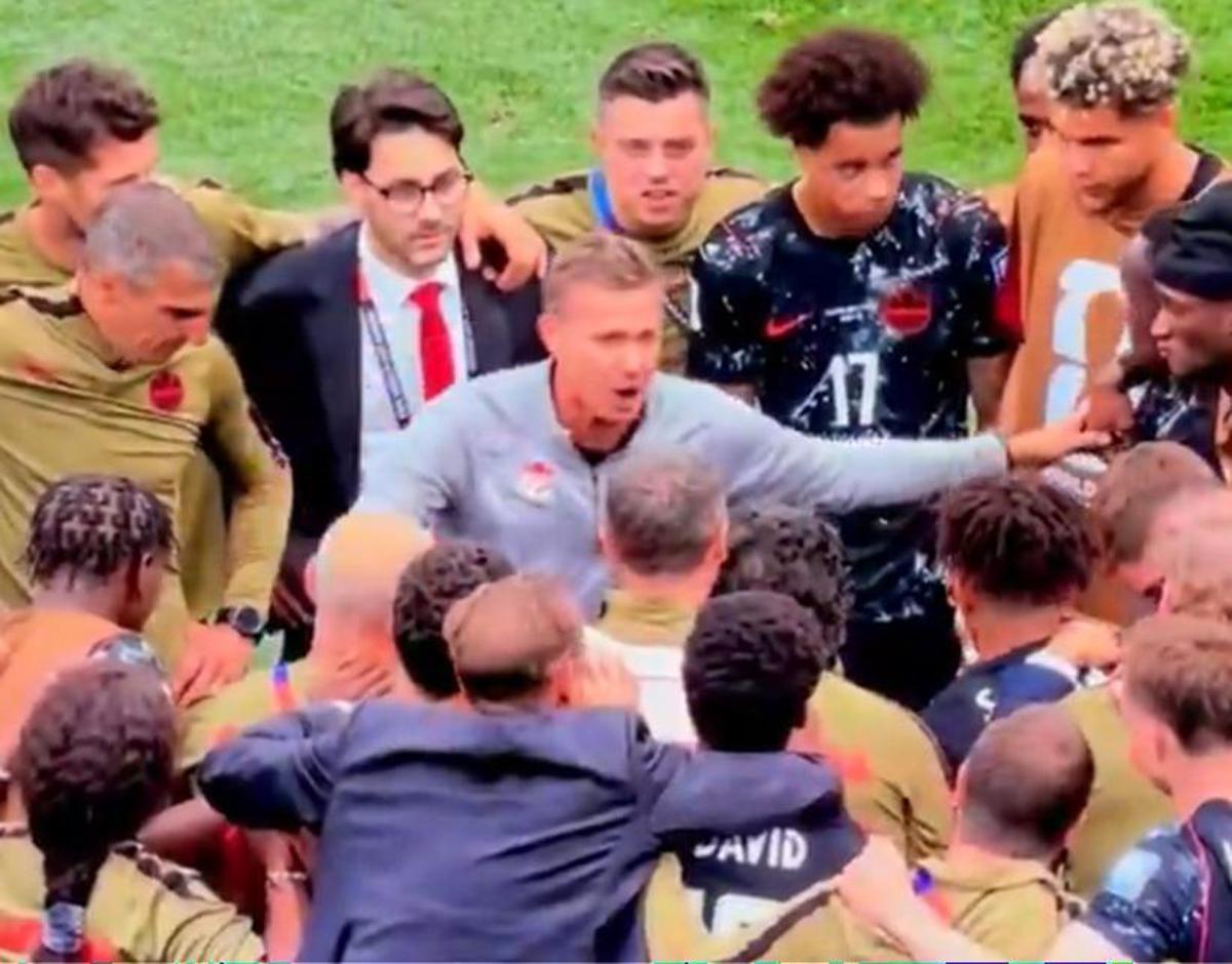 Canada agli ottavi, il discorso del ct alla squadra: "Siete eroi" - Video - 