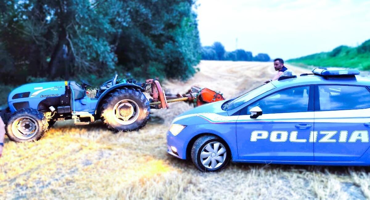Niscemi, denunciati due pregiudicati per ricettazione: sequestrati attrezzi e trattore rubato - 