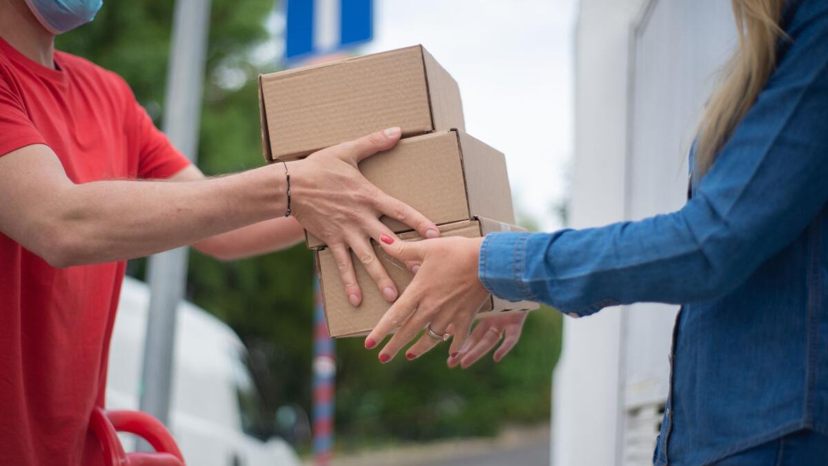 Dal 1° luglio scatta la tassa sui piccoli pacchi: +3€ Ue e +2€ Italia, fino a 5€ in più per spedizione - 