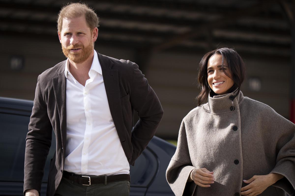 I Sussex in Gb con i figli, grazie a un ricatto emotivo di Harry a Re Carlo? - 