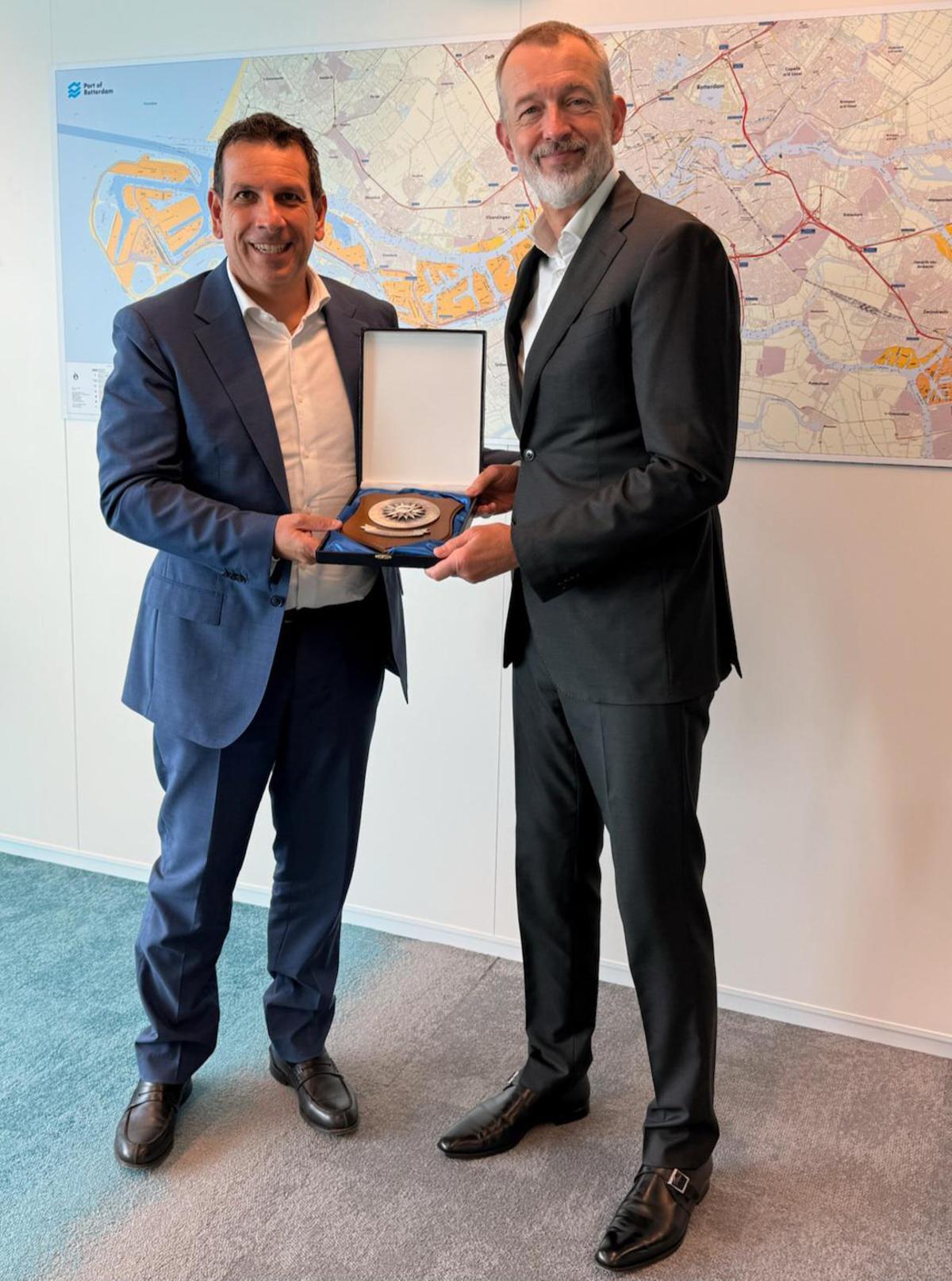 Porti, incontro tra il presidente Adsp Mtcs Raffaele Latrofa e il Ceo del Porto di Rotterdam Boudewijn Siemons - 