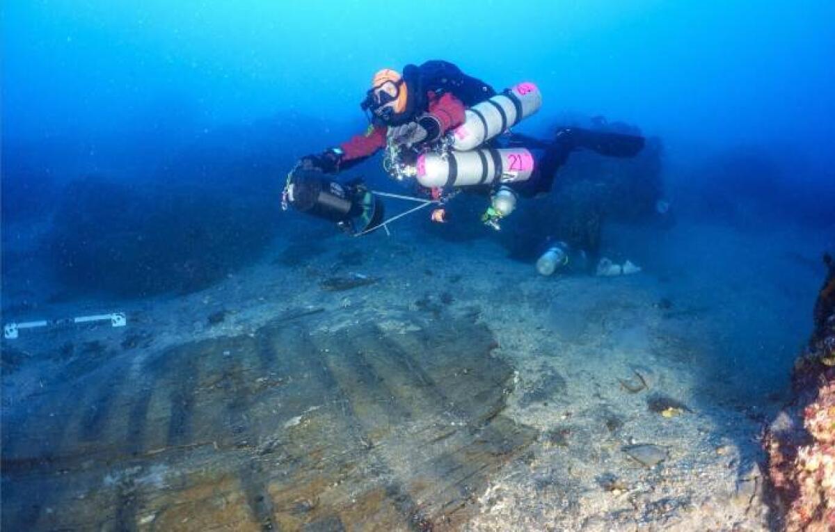 Lipari, recuperato lo scafo ellenistico della Secca di Capistello: avviati restauro e studi - 