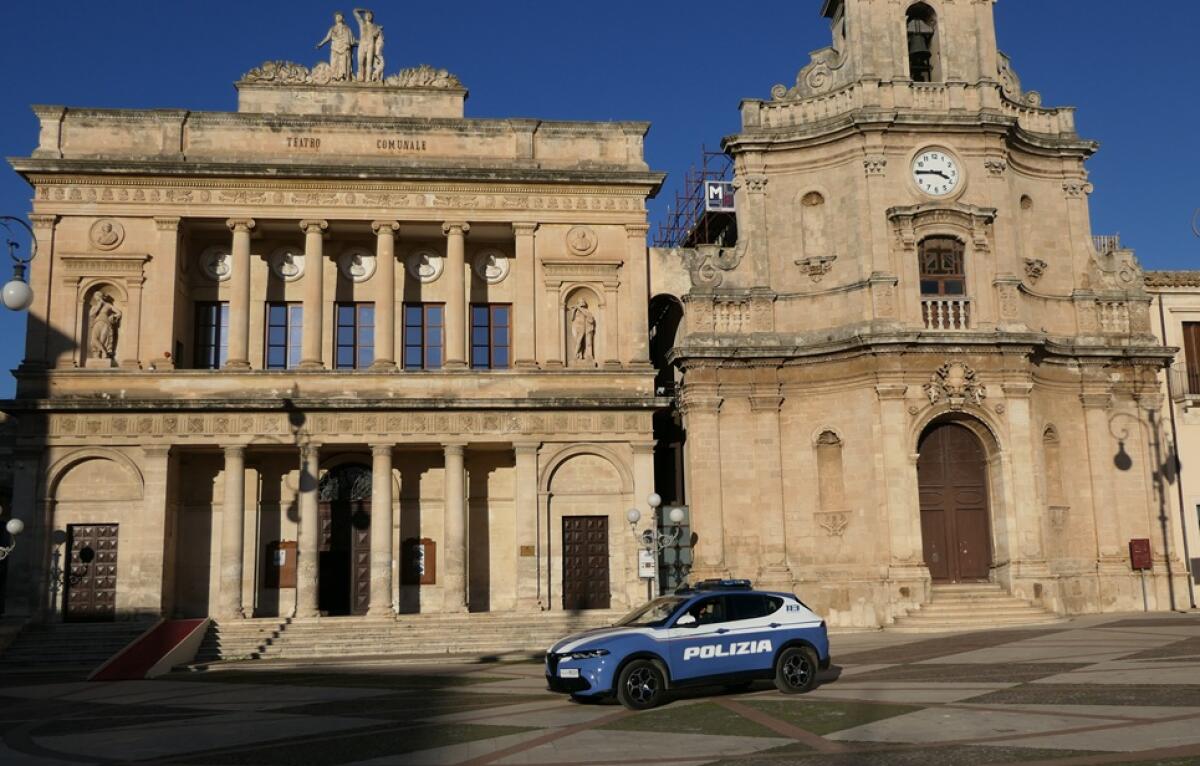 Vittoria, arrestato 40enne: sequestrati oltre 200 grammi di stupefacenti e materiale per lo spaccio - 