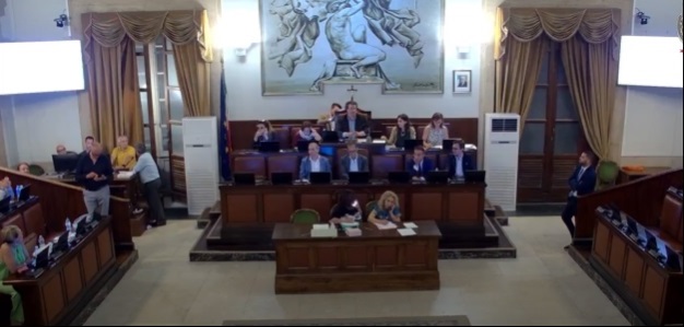 Catania approva il regolamento sui dehors: 22 voti favorevoli, tre zone e concessioni fino a 5 anni - 