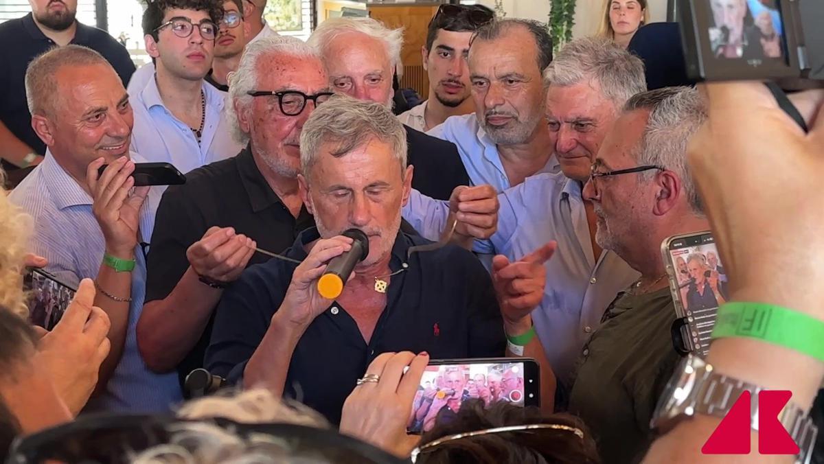 Alemanno esce dal carcere e si rimette la croce celtica al collo - 