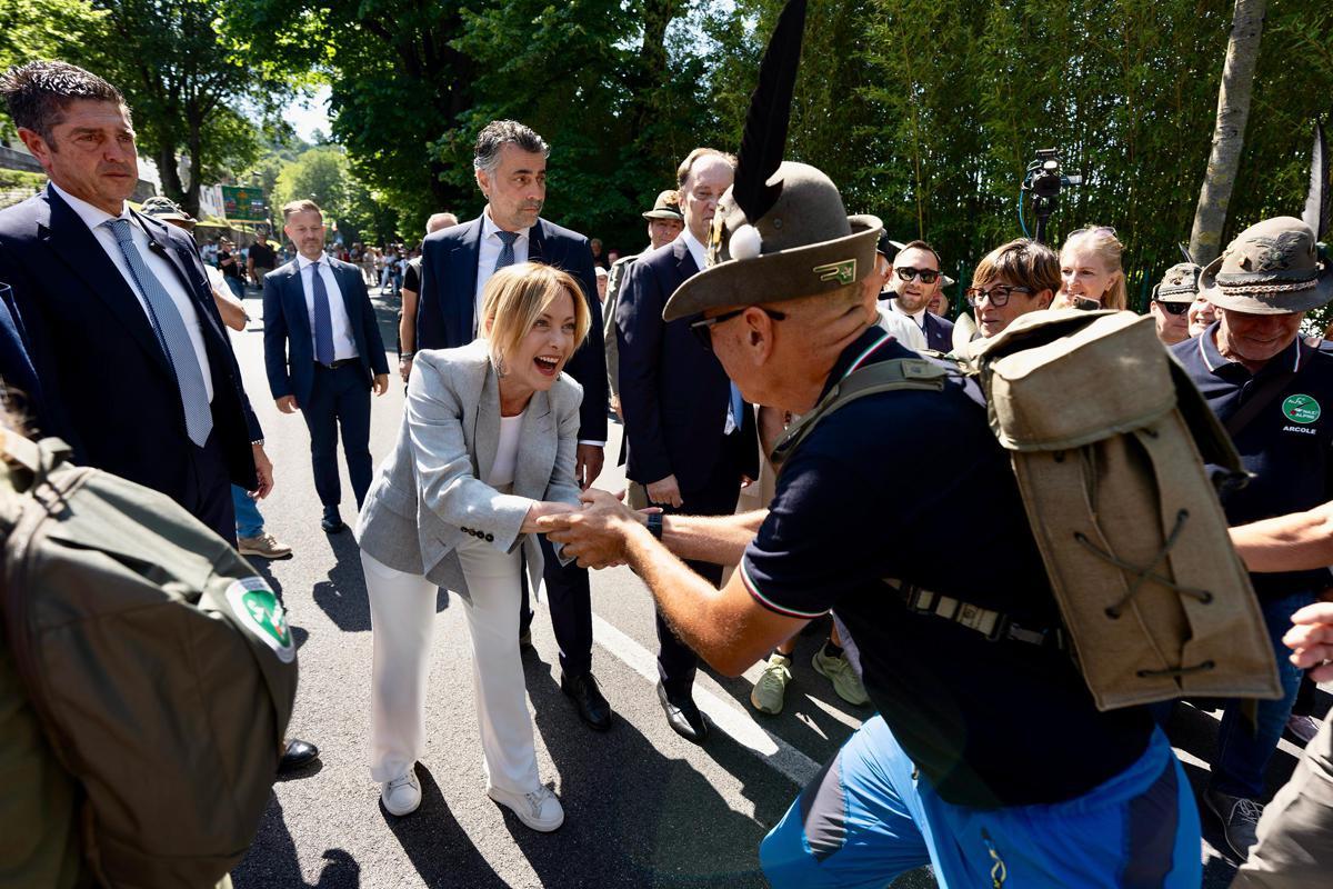 Italia-Usa, governo 'smorza' polemica con Trump. Meloni dagli Alpini: "Un po' di sano orgoglio nazionale" - 