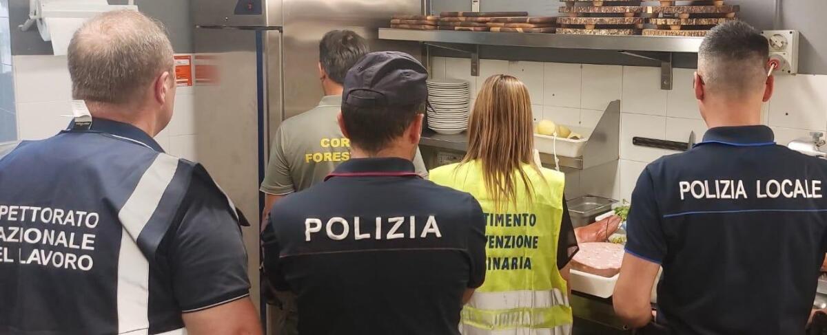 Catania, controlli in ristorante vicino piazza Università: gravi carenze igienico‑sanitarie e lavoro nero - 