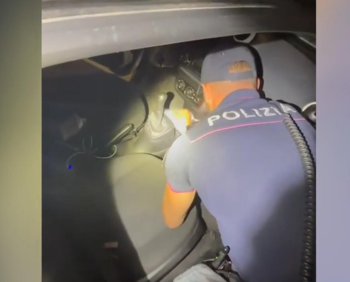 Biancavillese 18enne arrestato a Catania: trovati 172 g di marijuana e 36 g di hashish in auto - 