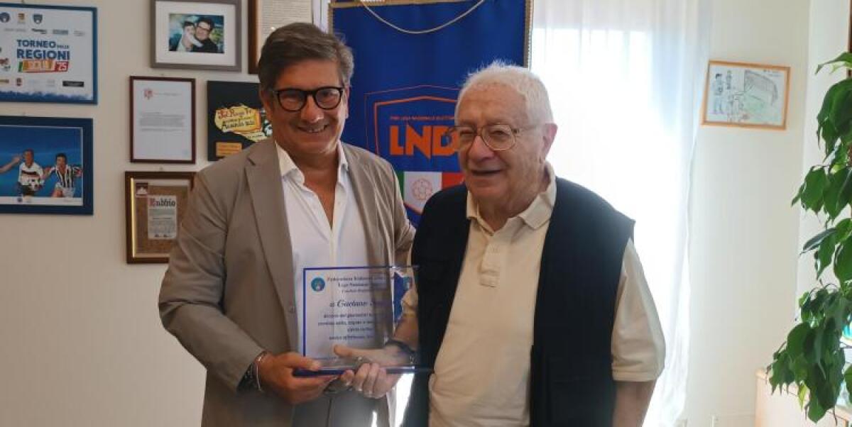 Figc-Lnd Sicilia: targa speciale a Gaetano Sconzo per la carriera giornalistica - 