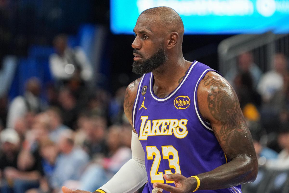 Nba, clamoroso LeBron James: lascerà i Lakers, due possibilità per il futuro - 