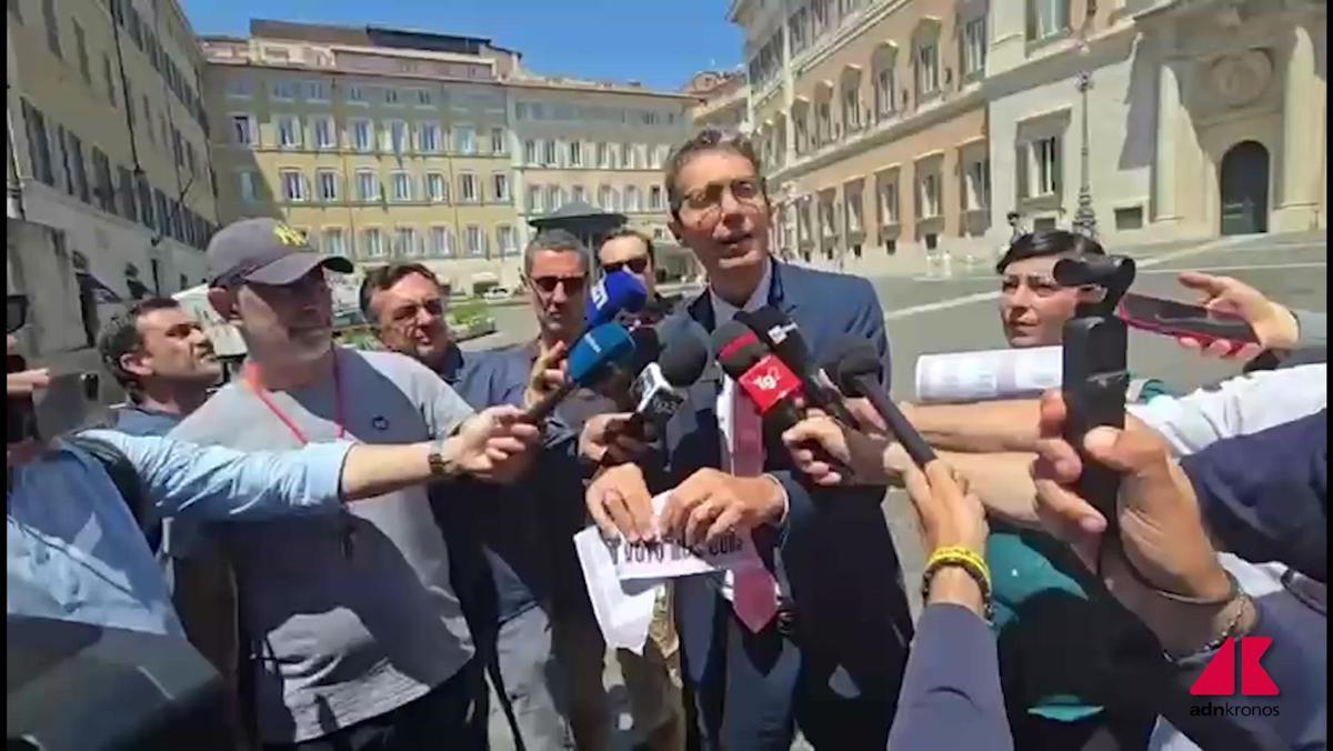Magi strappa la scheda elettorale: "Questa legge è uno sfregio alla Costituzione" - Video - 