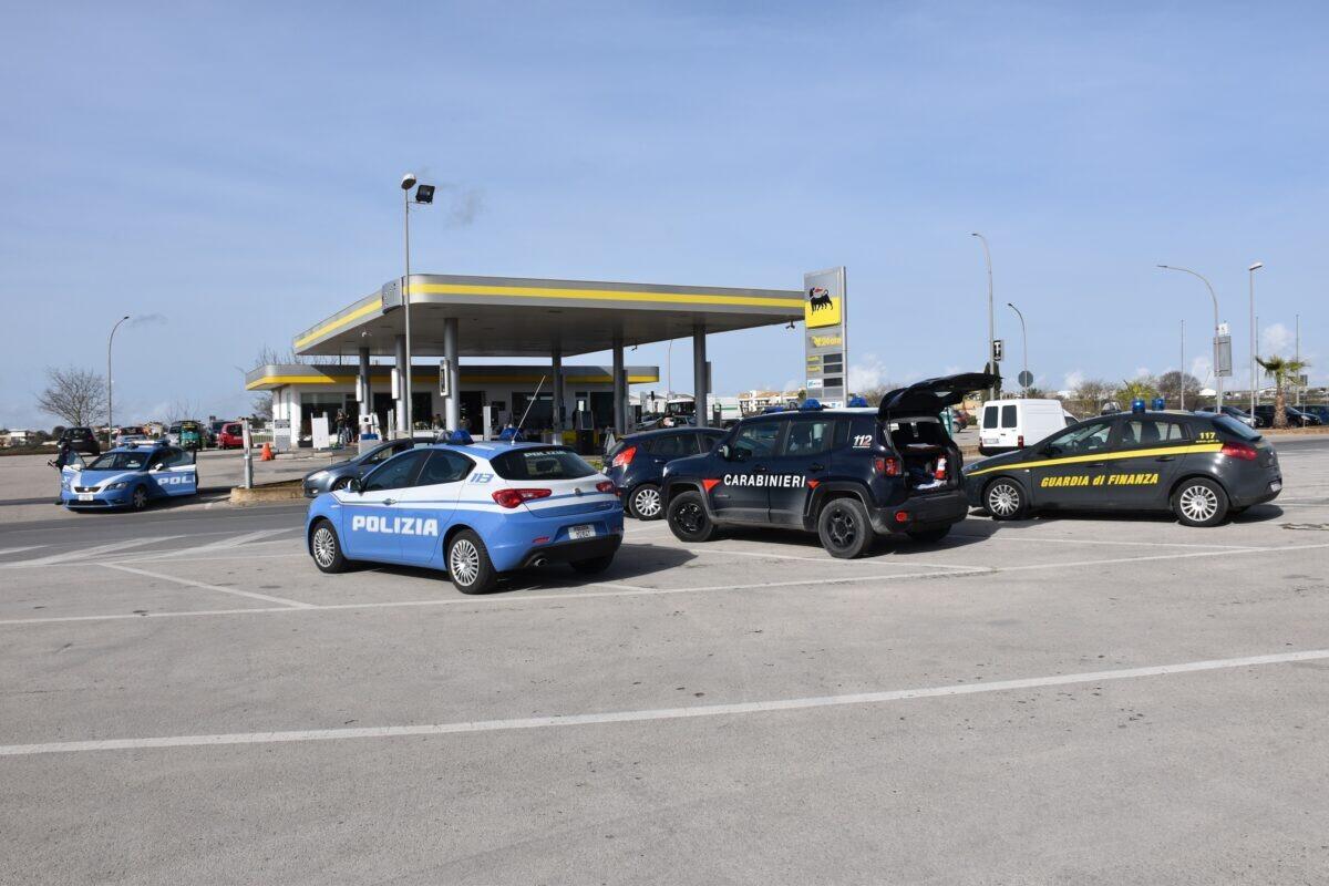 Polizia e Carabinieri intensificano i controlli a Ragusa: un mese di azioni contro spaccio e immigrazione clandestina - 