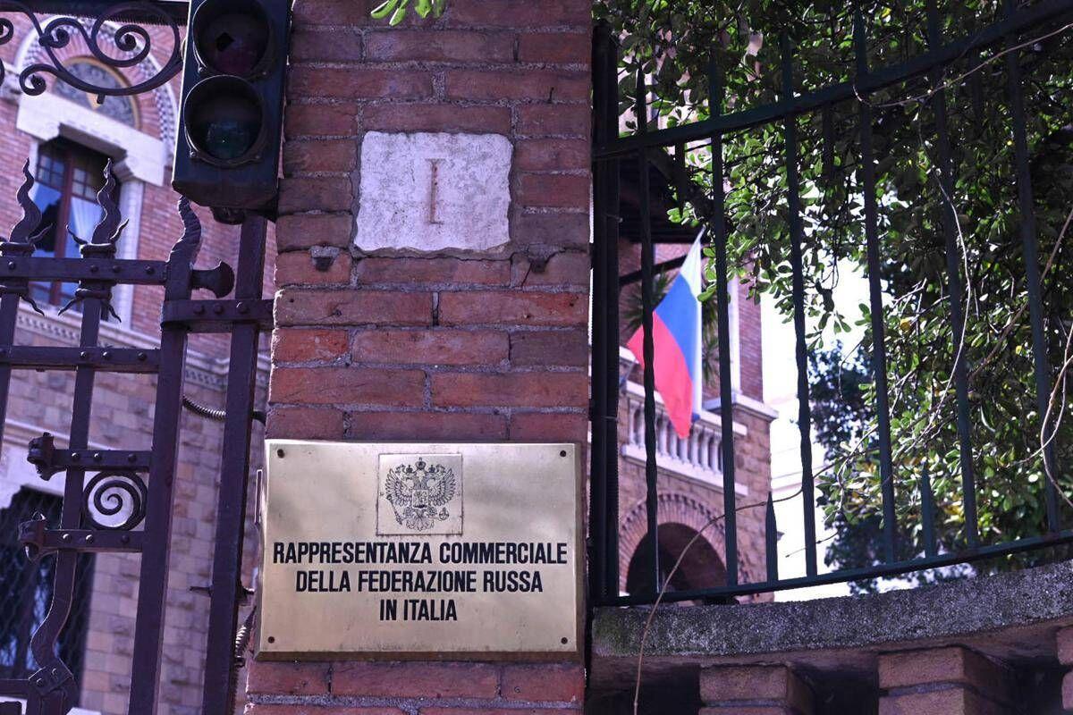 Russia, l'ambasciatore Paramonov: "Aperti a dialogo con Italia se rinuncia ad atteggiamento ostile" - 