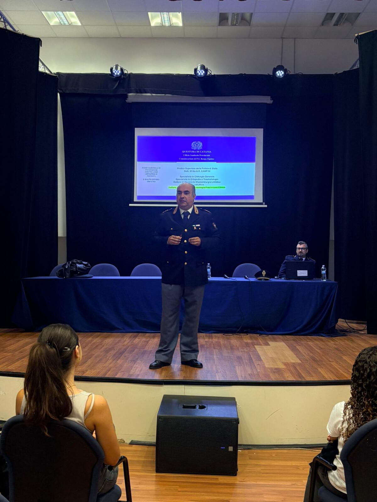 Catania: Polizia nelle scuole contro lo spaccio, lezione sul fentanyl al “Principe Umberto” - 