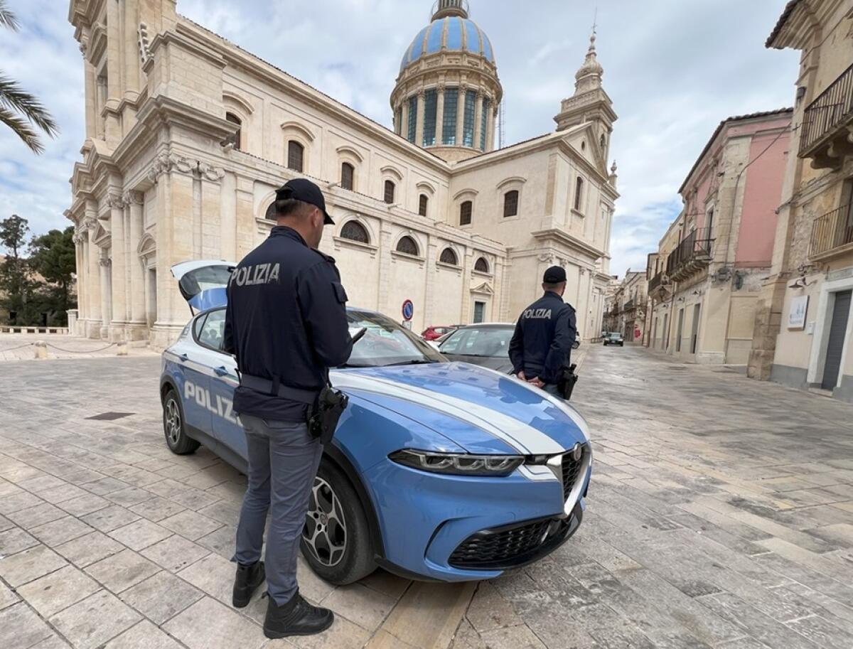 Comiso: arrestato 50enne sotto Sorveglianza Speciale, sequestrati 19,6 g di cocaina e 820 € - 