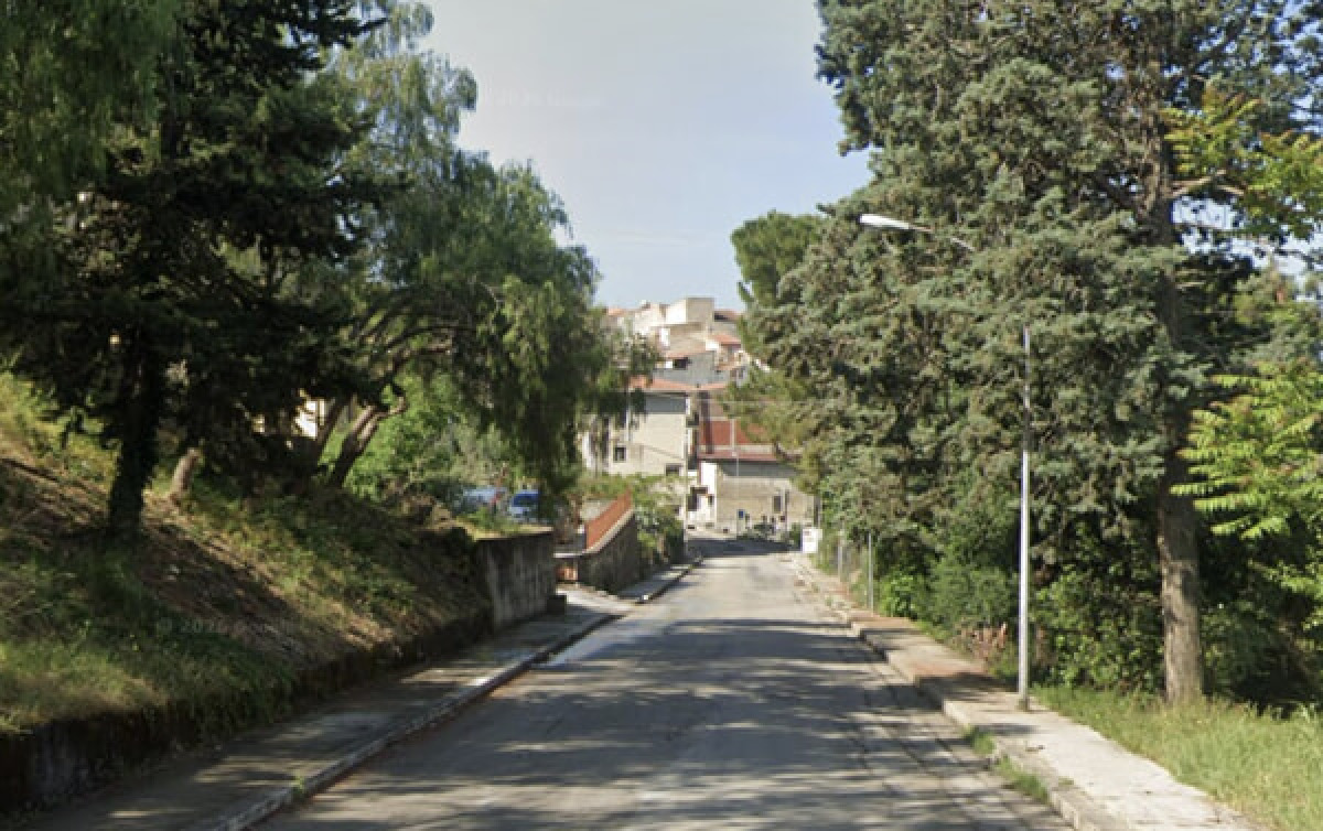 Monreale: ventenne in prognosi riservata dopo lo schianto in scooter sulla SP69; indagini dei carabinieri - 