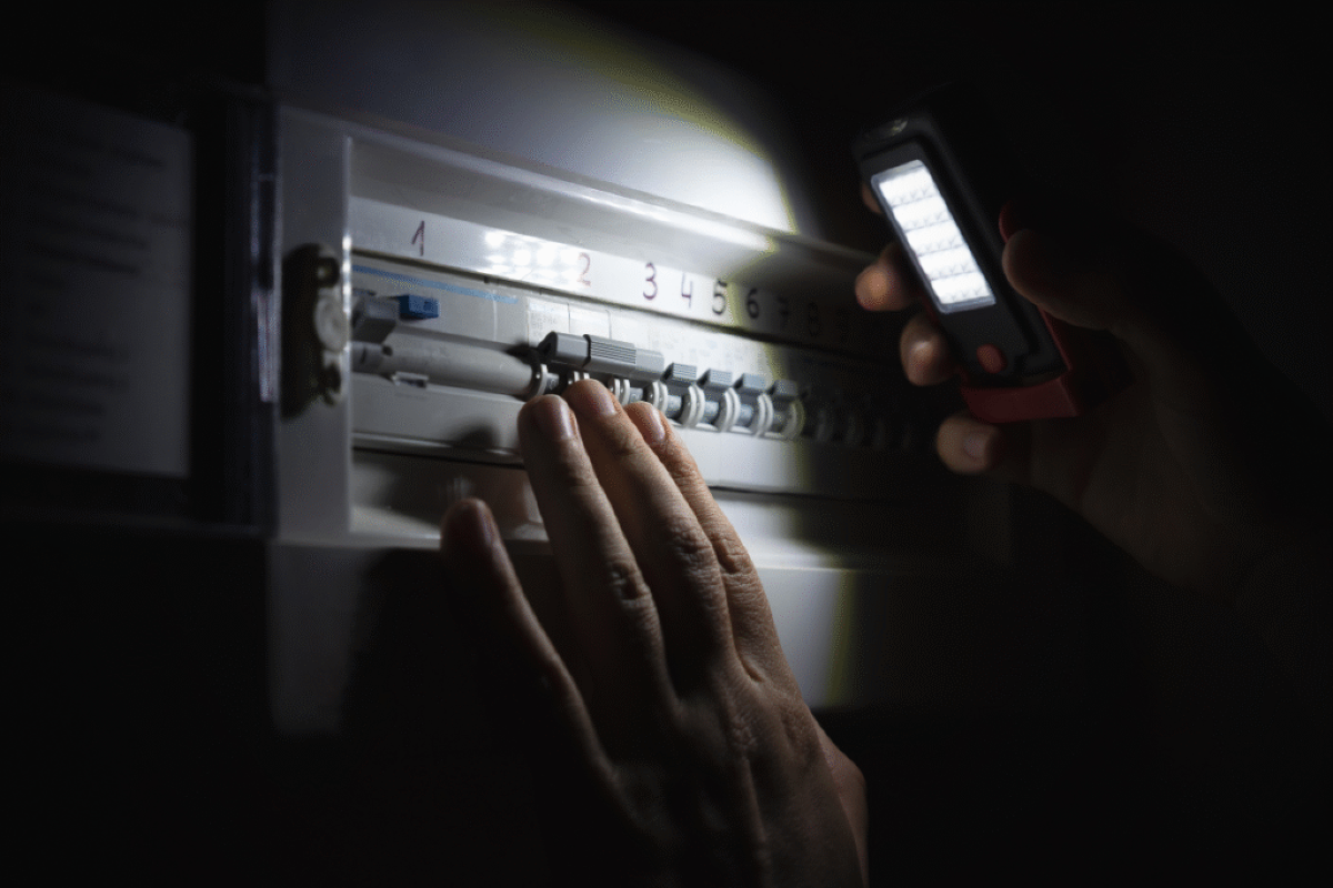 Blackout nel centro di Palermo: tre guasti ai cavi sotto il caldo, atteso stop al bollino rosso - 