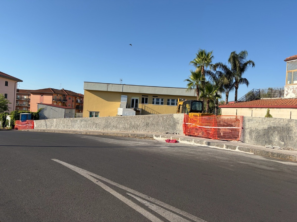 Tremestieri Etneo: cantieri attorno alla scuola dopo la faglia, esperti avvertono rischio sismico - Foto Copyrights TAGMOOD SRL