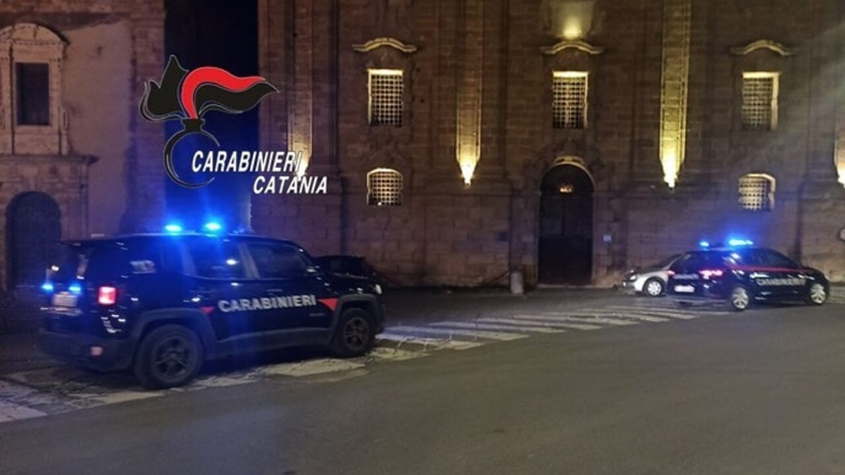 Caltagirone: 19enne arrestato dopo tentativo di accoltellare un carabiniere - 