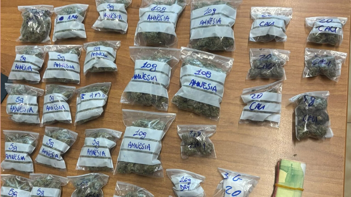 Catania, arrestato un quindicenne nel Borgo con oltre 200 g di droga e 550 euro - 