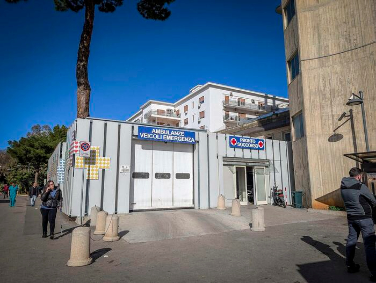 Incidente domestico a Belmonte Mezzagno: 55enne grave dopo caduta da ponteggio - 