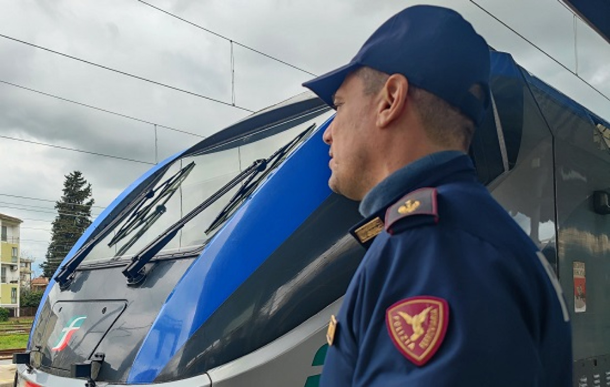 Messina: Polizia Ferroviaria restituisce zaino con gioielli da 50.000 € a viaggiatore - 