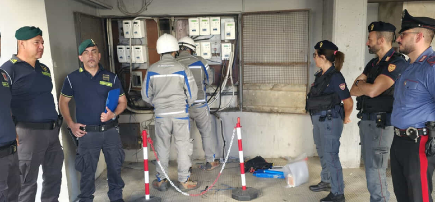 Librino, scoperti 35 allacci abusivi: maxi blitz interforze e 75 persone identificate - 