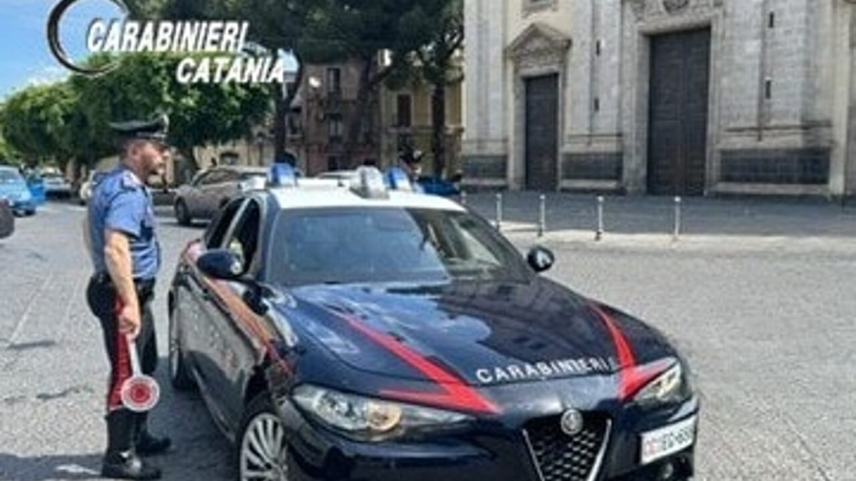 Paternò: 18enne denunciata per resistenza e minacce ai carabinieri durante un controllo - 