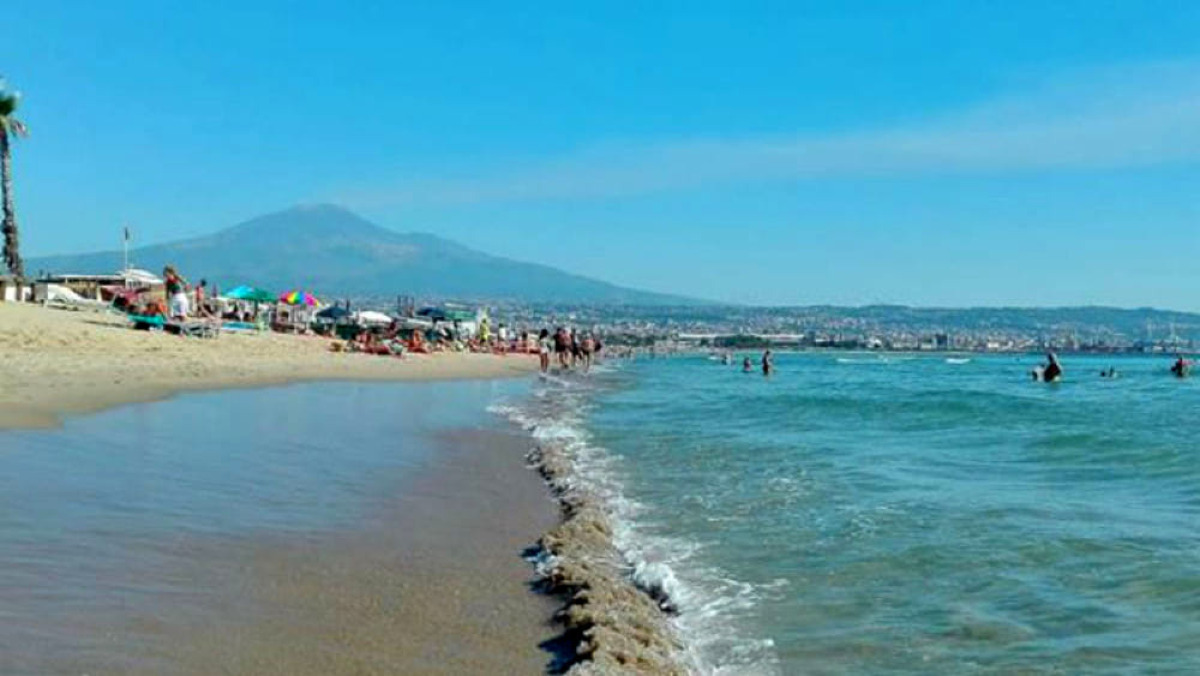Malore in mare alla Plaia di Catania: muore un uomo di 72 anni - 