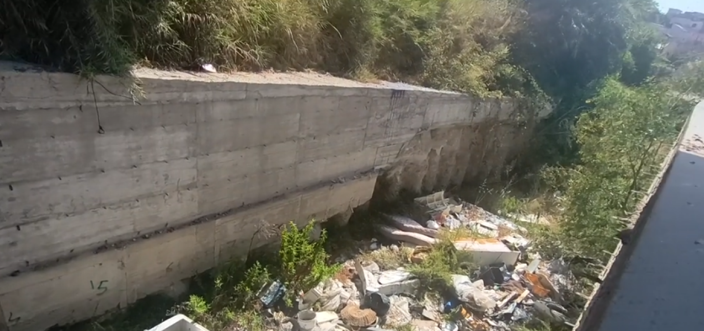 Torrente Bisconte: rifiuti e vegetazione trasformano l'alveo in una "bomba ecologica" - 