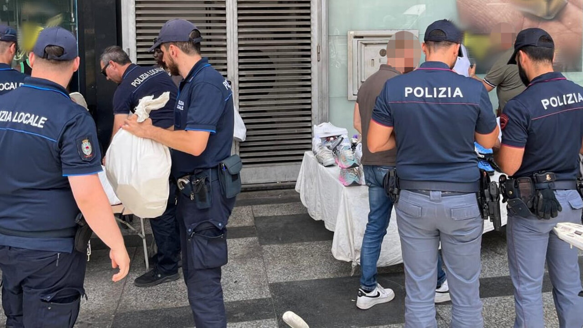 Controlli a Catania: posti letto abusivi, armi non custodite e vasta merce contraffatta sequestrata - 