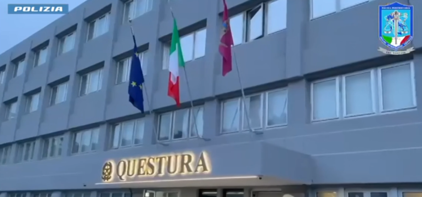 Mitragliatore rubato al carcere di Bicocca: quattro arresti a Catania, coinvolto un agente penitenziario - 