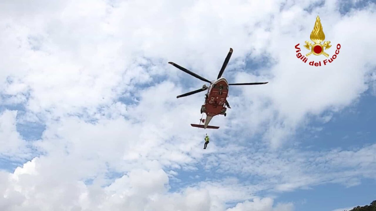 Escursionisti salvati sull'Etna dal 'Drago 142': due persone trasportate al Cannizzaro - 