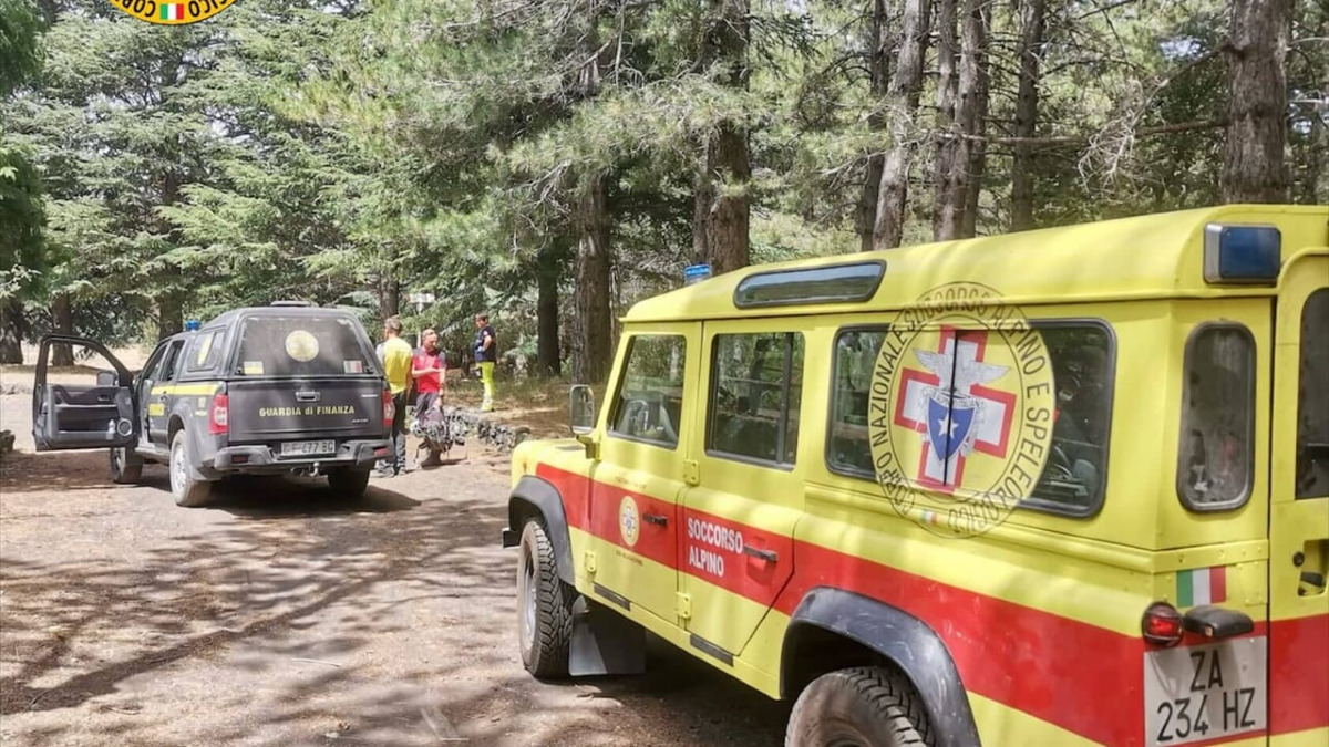 Biker 59enne cade a Piano Fiera (Etna): soccorso dal Cnsas e trasportato in ospedale - 