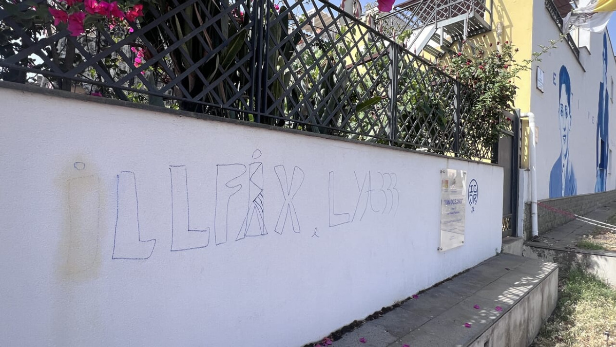 Vandalismo a Riposto: denunciato 31enne per imbrattamento del murale dedicato a Franco Battiato - 