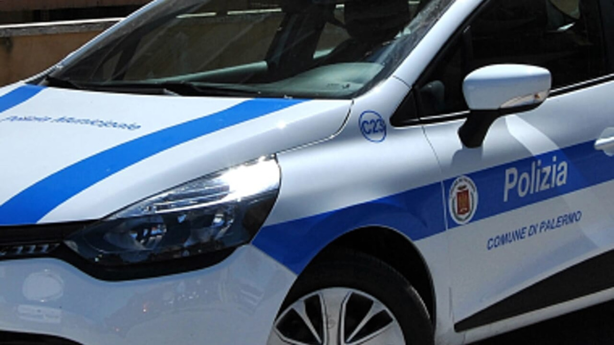 Taxi abusivo a Mondello: falso tassista fermato con due turisti, multa e sequestro dell'auto - 