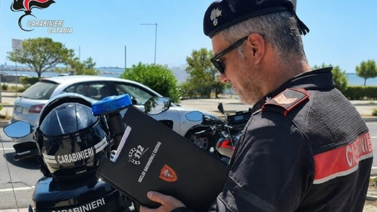 Catania, controlli dei carabinieri: due parcheggiatori abusivi denunciati e sequestri di droga a Librino - 