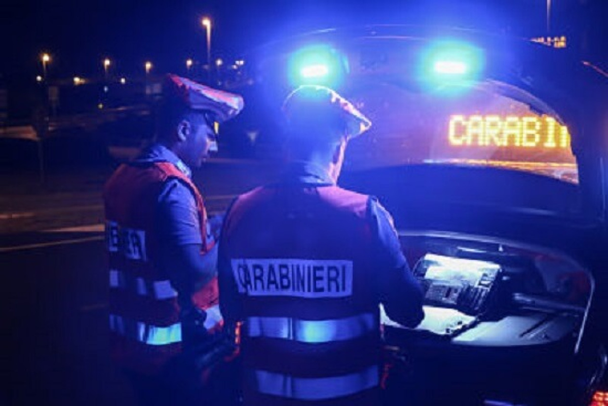 Controlli notturni ad Acireale: tre denunciati, auto rubata recuperata e 50 persone identificate - 