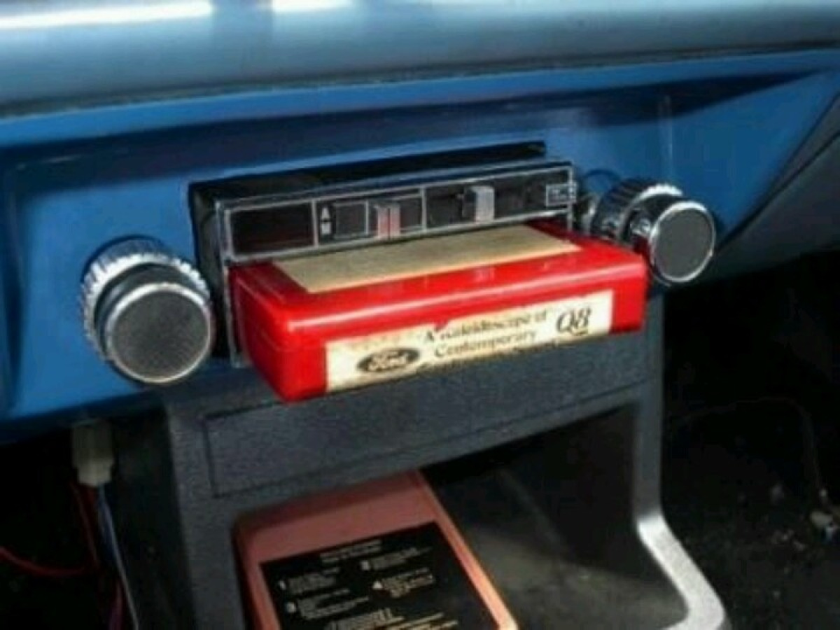 Le musicassette in auto: un viaggio nei ricordi degli anni d'oro - 