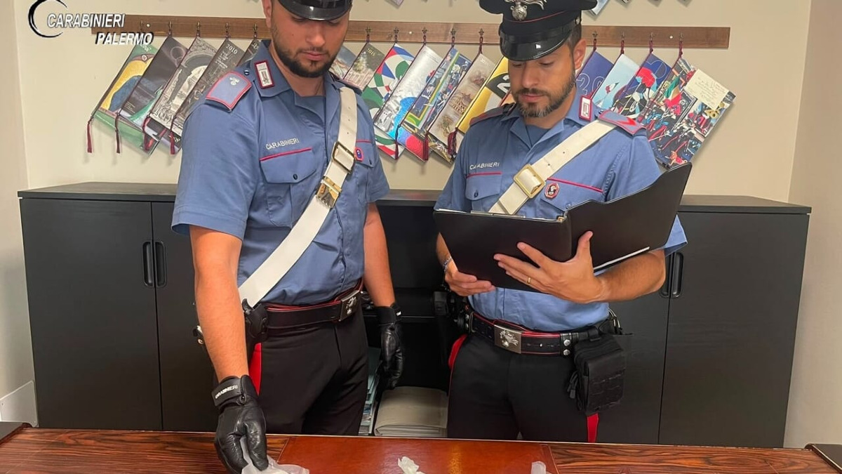 Palermo e provincia: quattro arresti, 850 grammi di cocaina trovati in una scatola nell'armadio - 