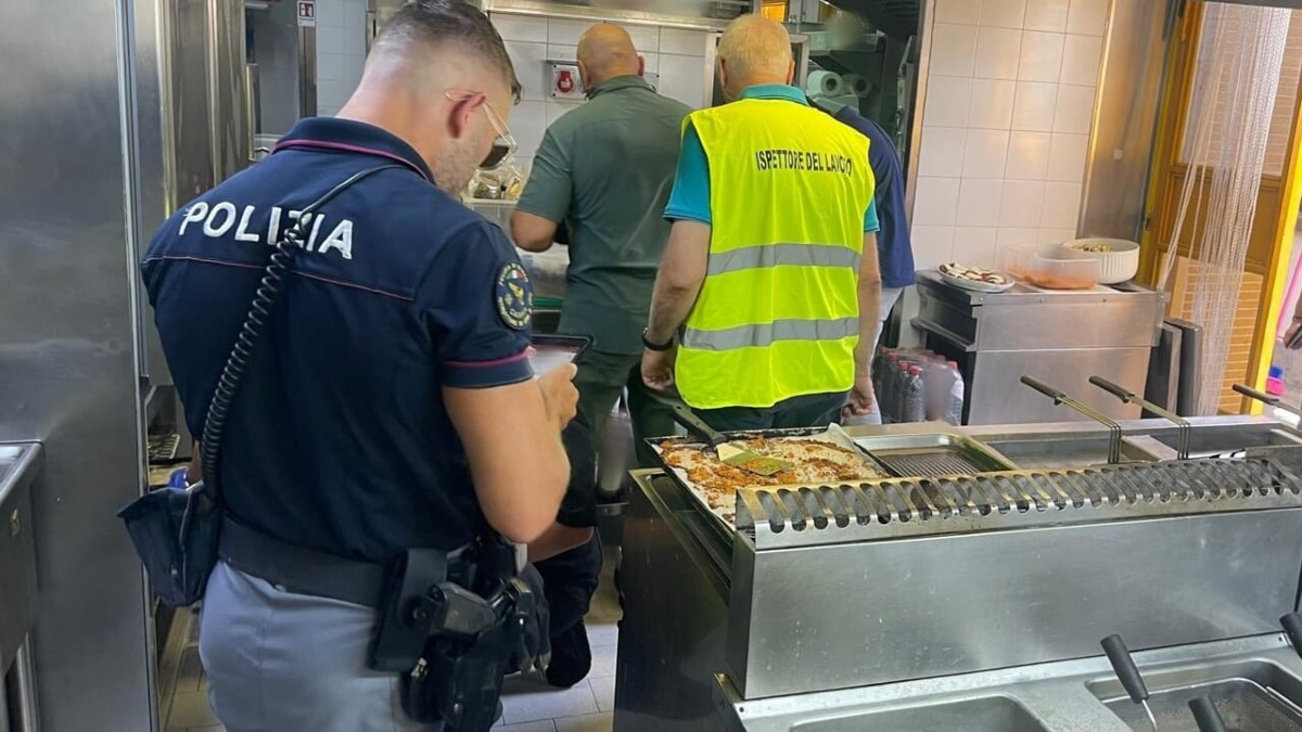 Blitz alla Playa: sanzioni per oltre 40mila euro e denuncia per frode alimentare - 