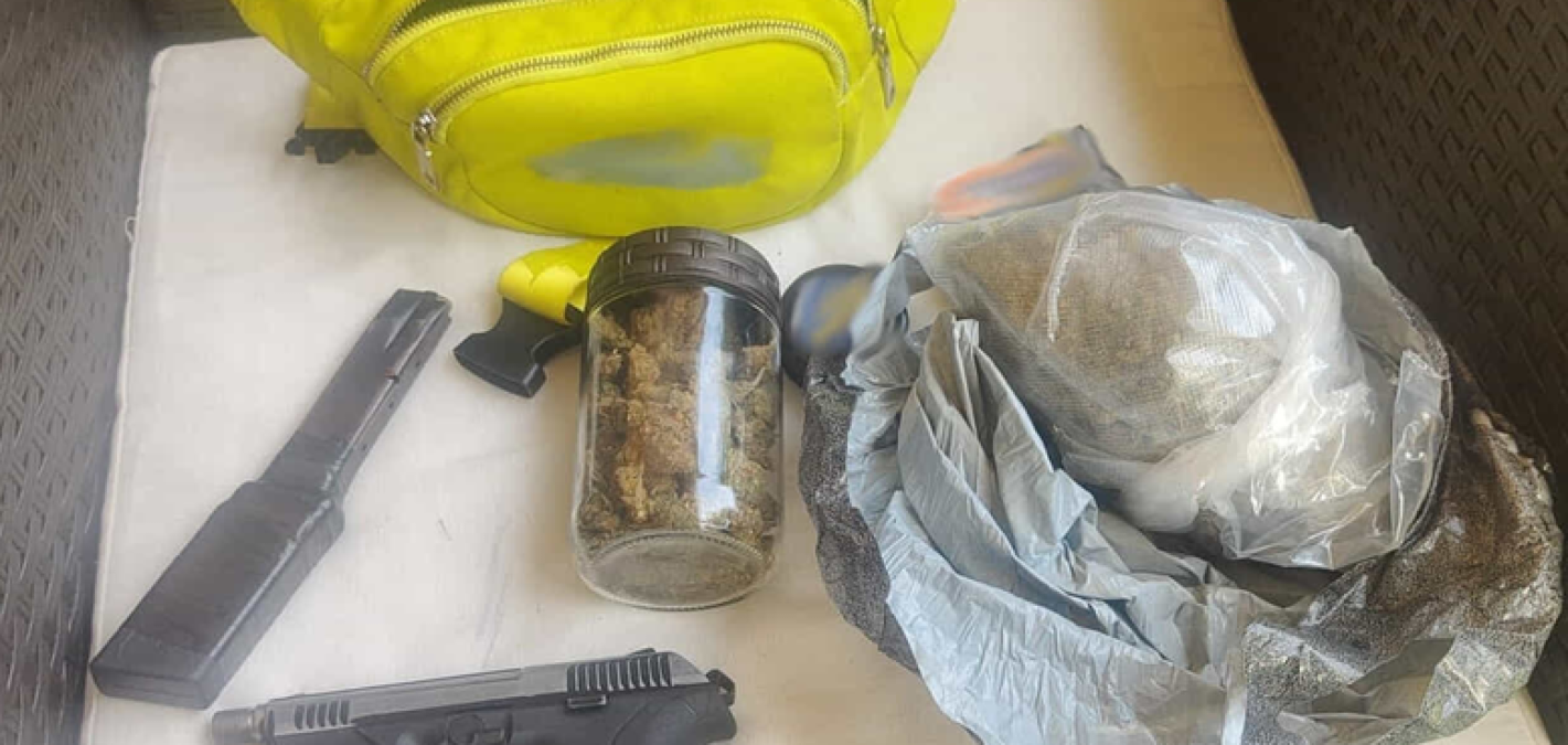Catania: arrestato 25enne in bicicletta con pistola modificata e 300 g di marijuana - 
